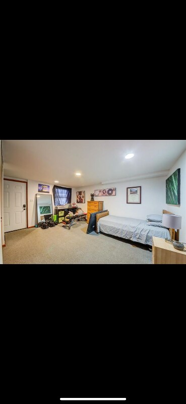 Building Photo - 10 Penn Dr