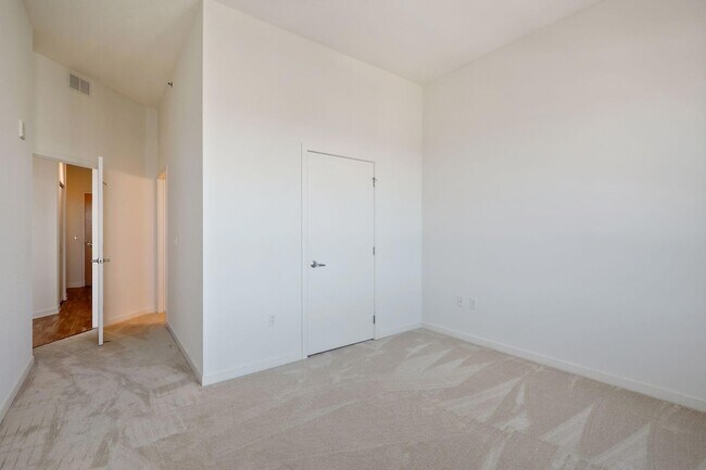 Building Photo - 929 Portland Ave