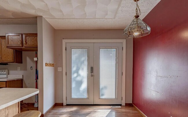 Building Photo - El Rancho