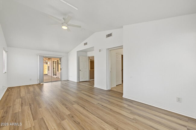 Building Photo - 4008 W Bloomfield Rd