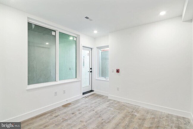 Building Photo - 1522 N 8th St