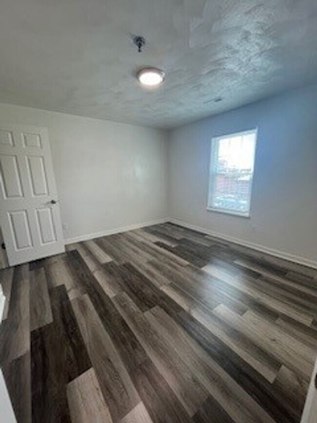 Building Photo - Spring of 2026 ONLY $1300 for Newly Renovated 1 bedroom in a 4 Bedroom Apartment in Downtown Blac...