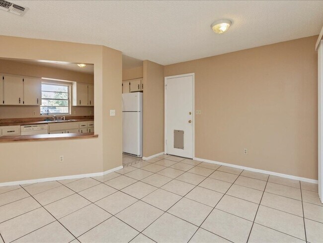 Building Photo - Great Price Single Family Home