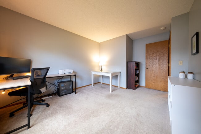 Building Photo - 13060 Glenhurst Ave