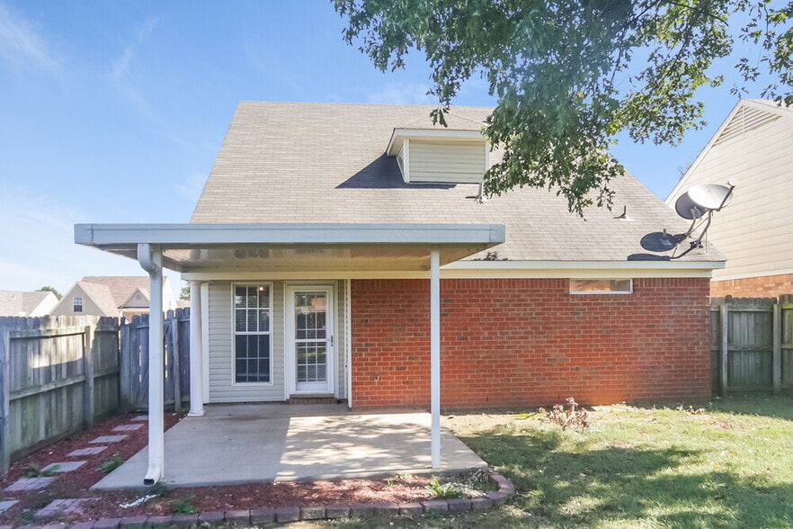 Building Photo - 5375 Pollard Dr