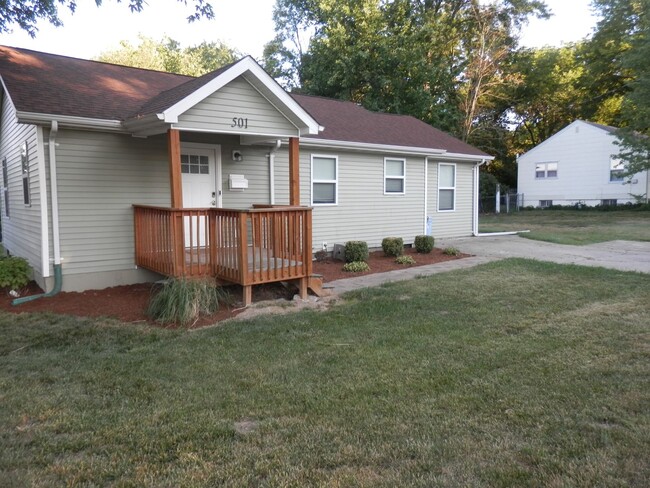 Building Photo - Cozy 3 Bed 2 Bath House!