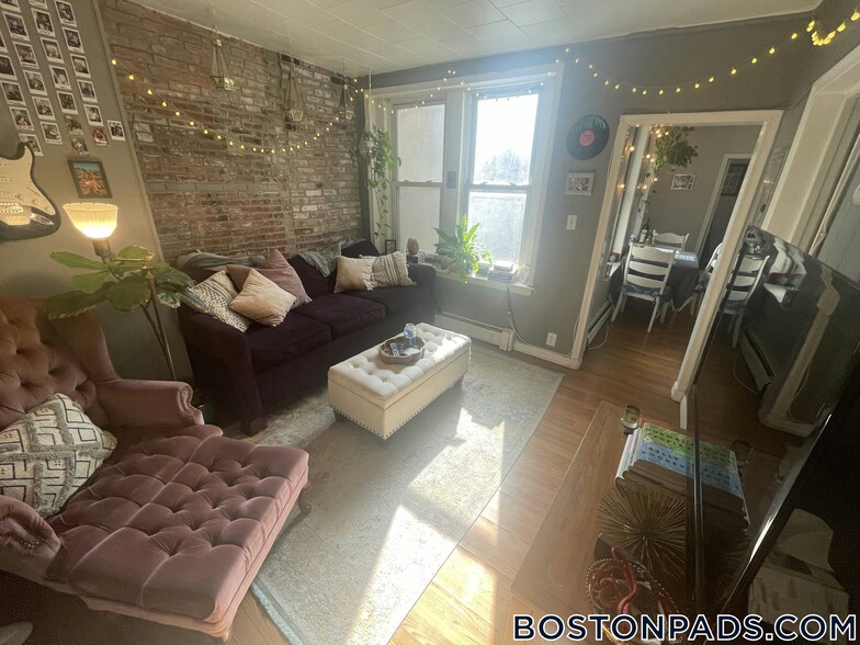 Building Photo - 92 Endicott St