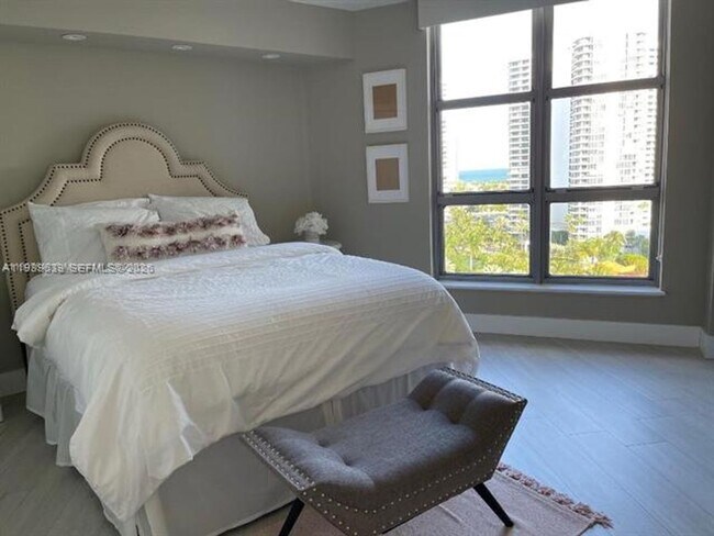 Building Photo - 3500 Mystic Pointe Dr