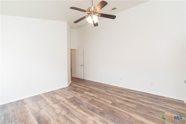 Building Photo - 7003 Osbaldo Dr