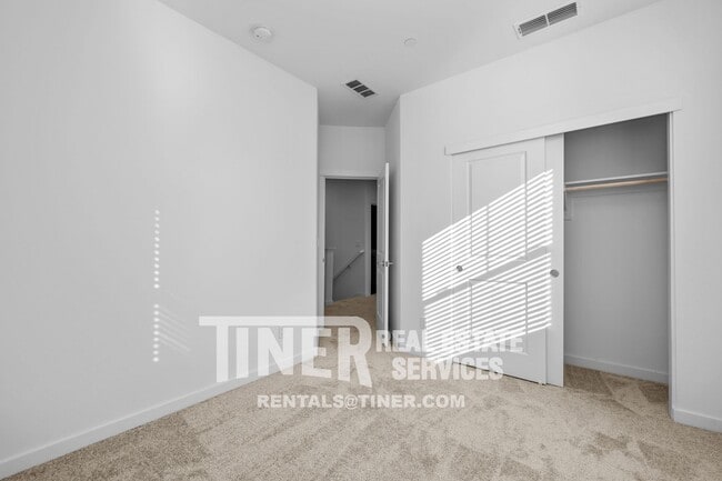 Building Photo - 220 Cinema St