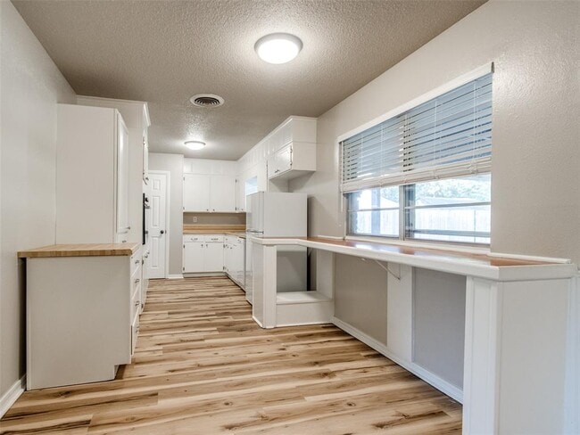 Building Photo - 1617 Avondale Dr