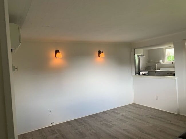 Building Photo - Darling 1 bedroom, 1 bath in the heart of Wallingford!