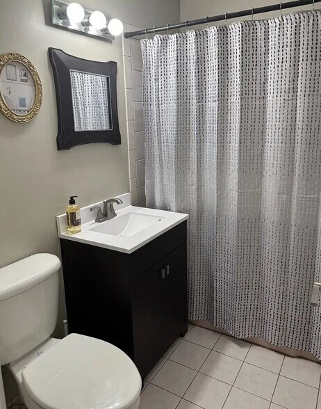 Building Photo - 711 N Kenilworth Ave