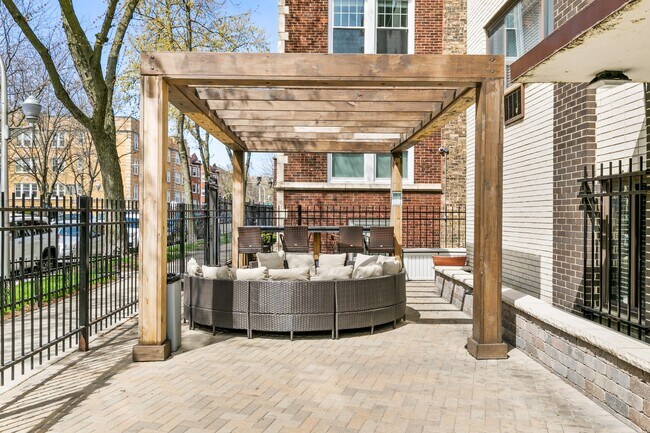 Building Photo - 6021 N Winthrop Ave