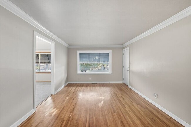 Building Photo - 1644 S Knoxville Ave