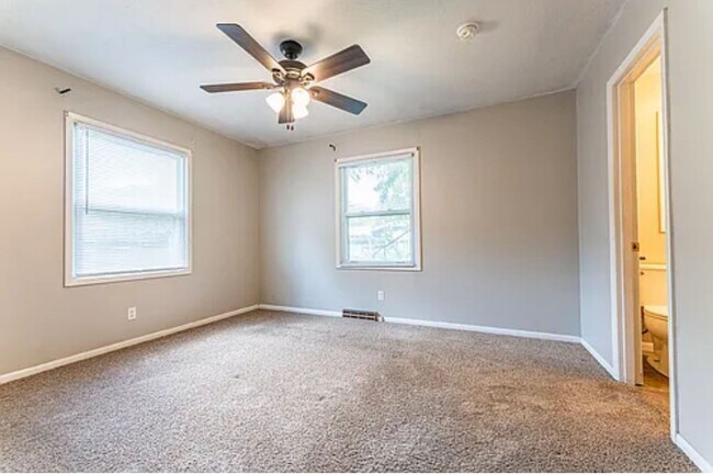 Building Photo - Large 4 Bedroom 3 Bath Home Available 7/15...