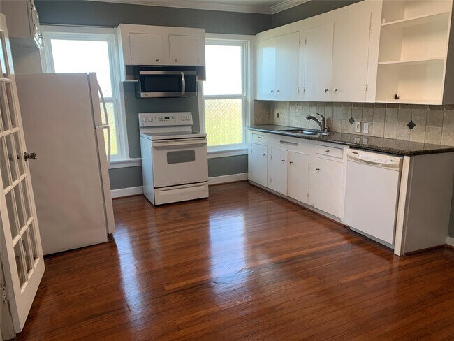 Building Photo - 1919 Wentworth St