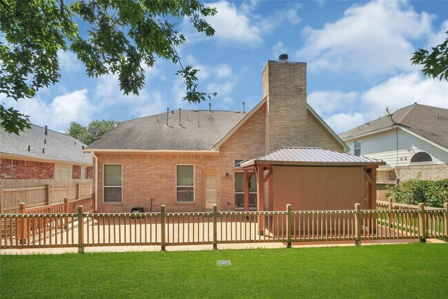 Building Photo - 25525 Oakhurst Forest Dr