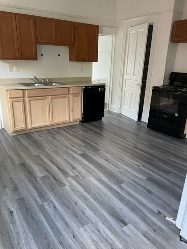 Building Photo - 235 Emming St