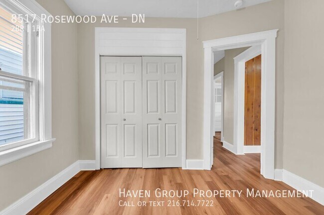 Building Photo - 8517 Rosewood Ave