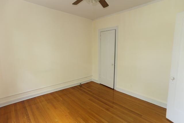 Building Photo - 1130 W Oakdale Ave