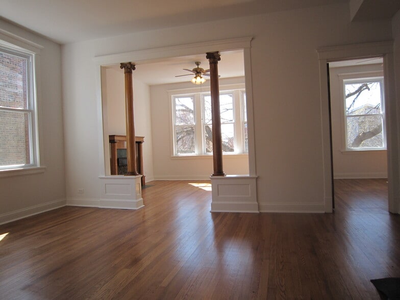 Building Photo - 3919 N Greenview Ave