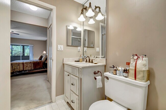 Building Photo - 5943 Areca Palm Ct