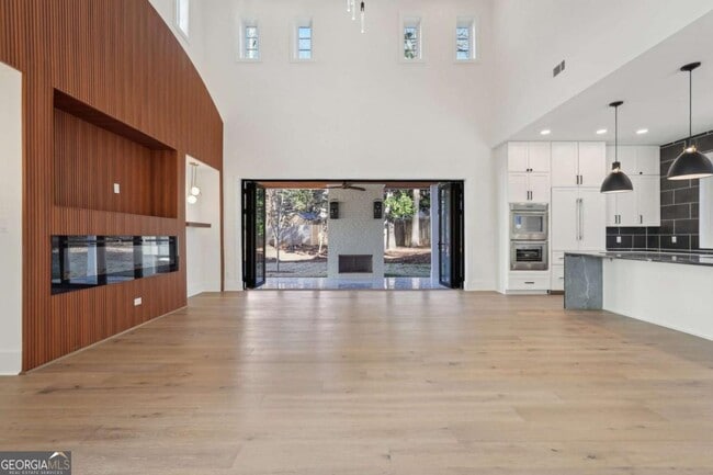 Building Photo - 120 Thome Dr