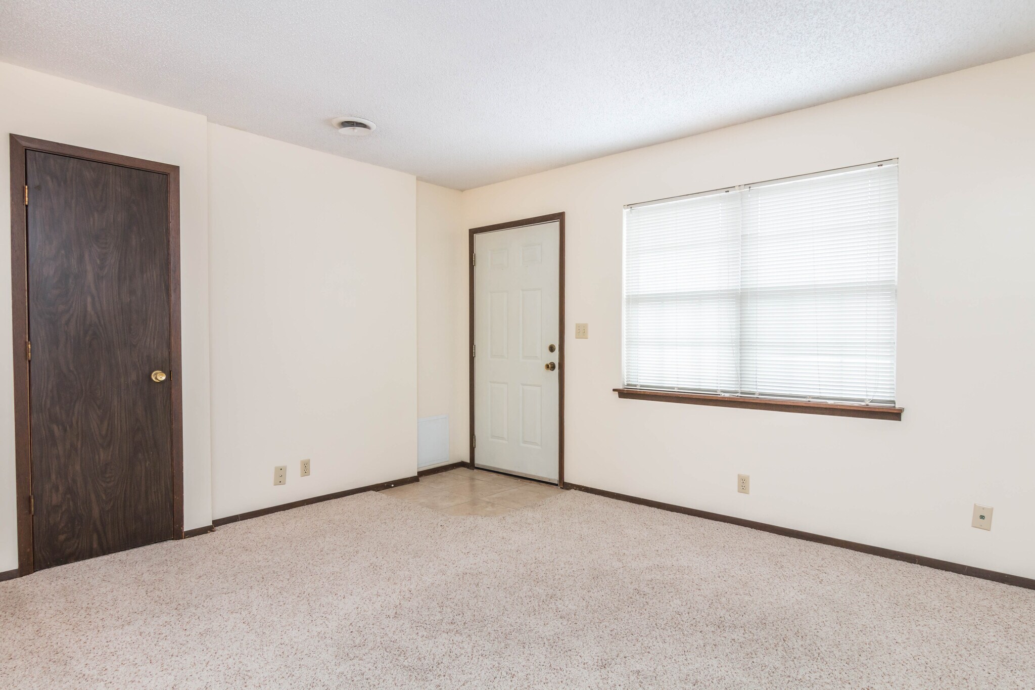 Building Photo - 811 Dondee Dr
