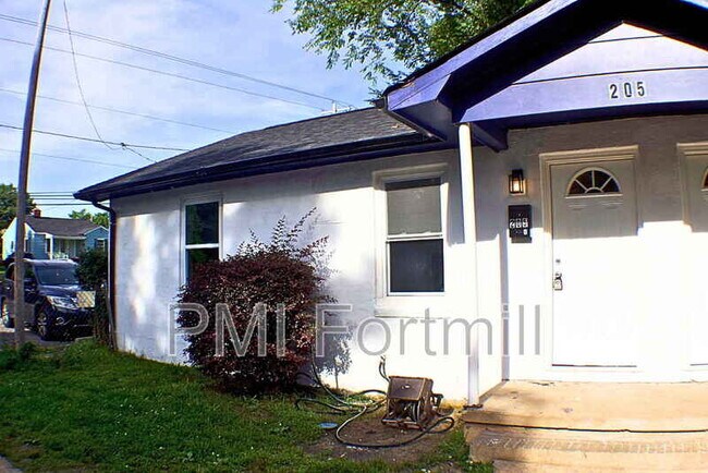Building Photo - 205A Friedheim St