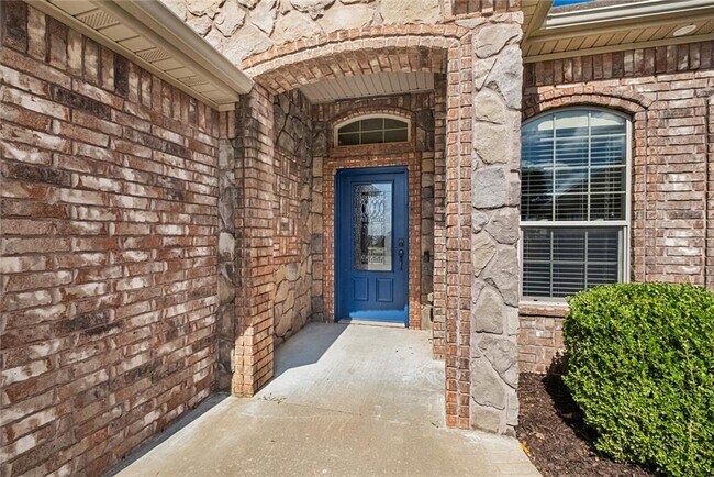 Building Photo - 2506 SW Glenn Ridge Rd
