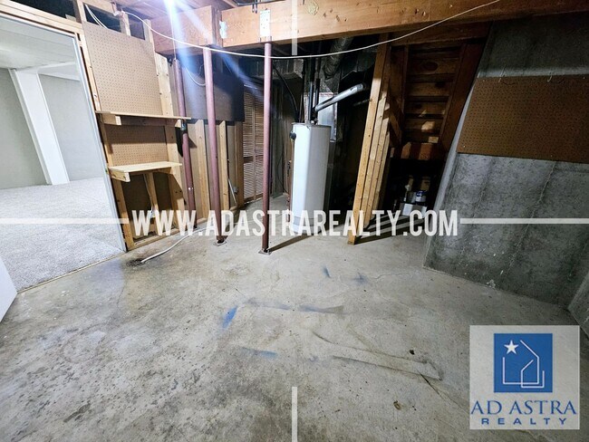 Building Photo - Nice 3 bed 1.5 bath townhouse in Olathe-Coming SOON!!