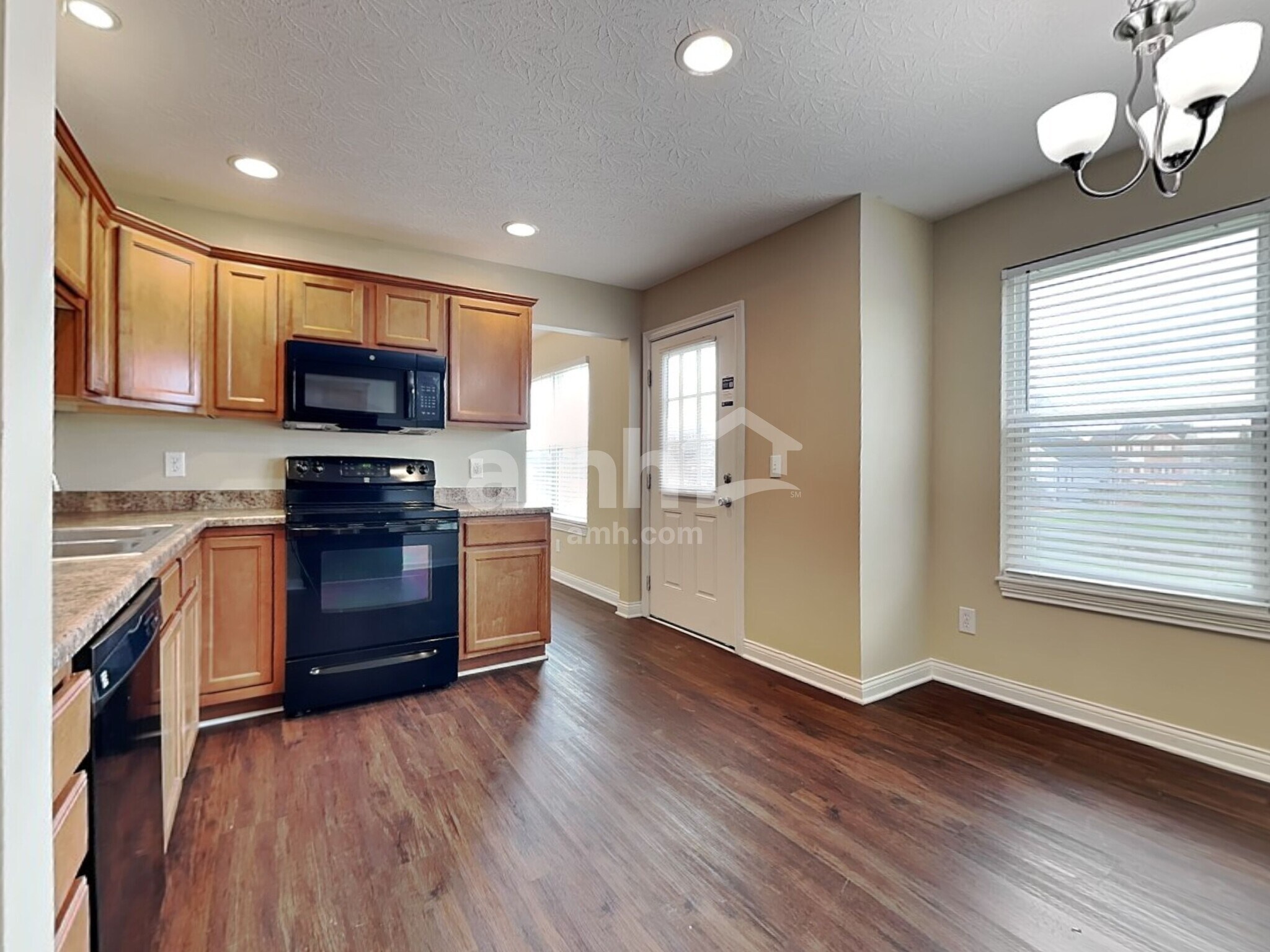 Building Photo - 8133 Darlene Ter