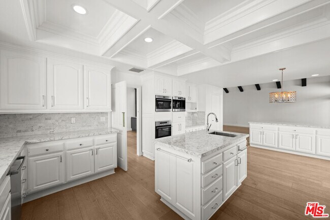 Building Photo - 6024 Paseo La Vista