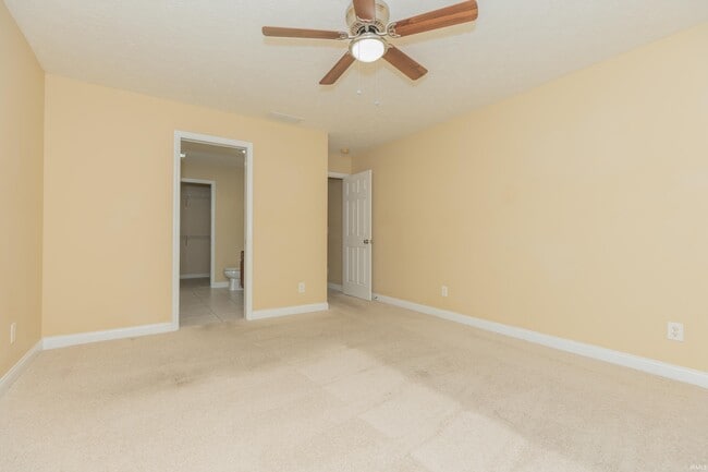 Building Photo - 10599 Tecumseh Dr