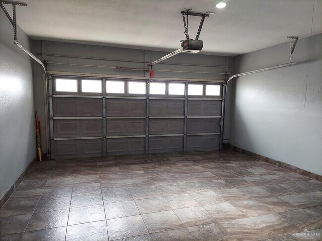 Building Photo - 2517 Seton St