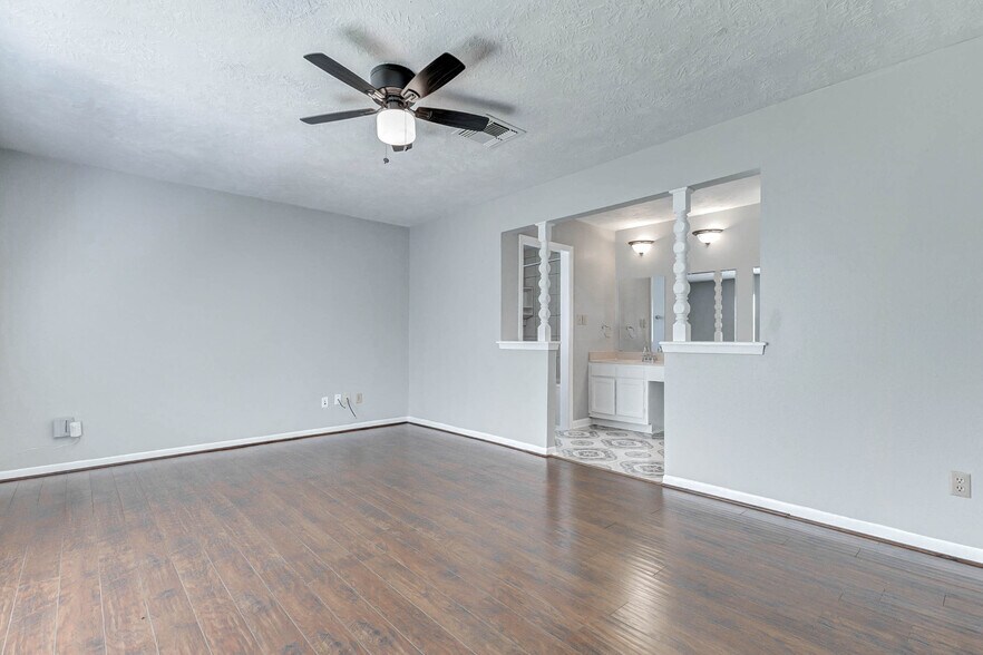 Building Photo - 2511 Planters Row