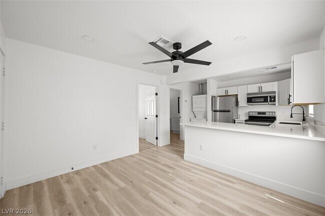 Building Photo - 623 N 10th St