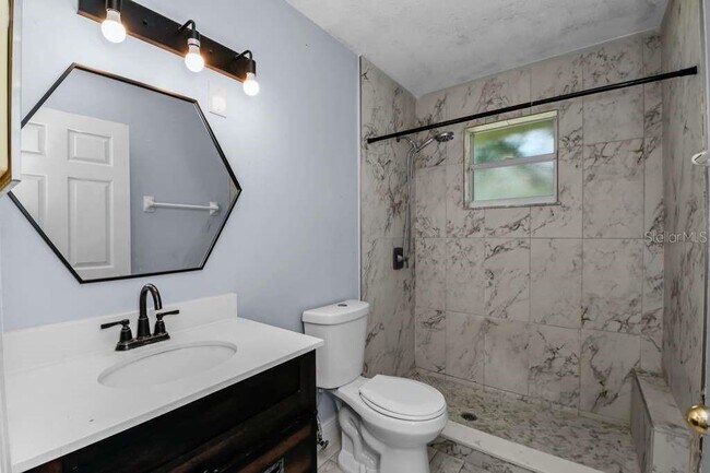 Building Photo - 2396 Nightingale Ln