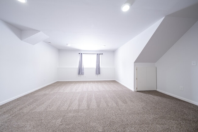 Building Photo - 634 McIntosh Ct