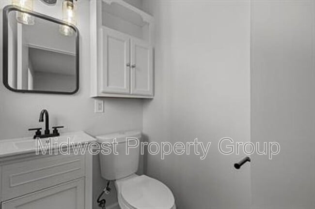 Building Photo - 925 Gonzaga Ln