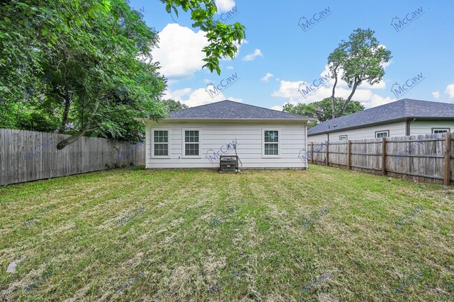 Building Photo - 4615 Cherbourg St