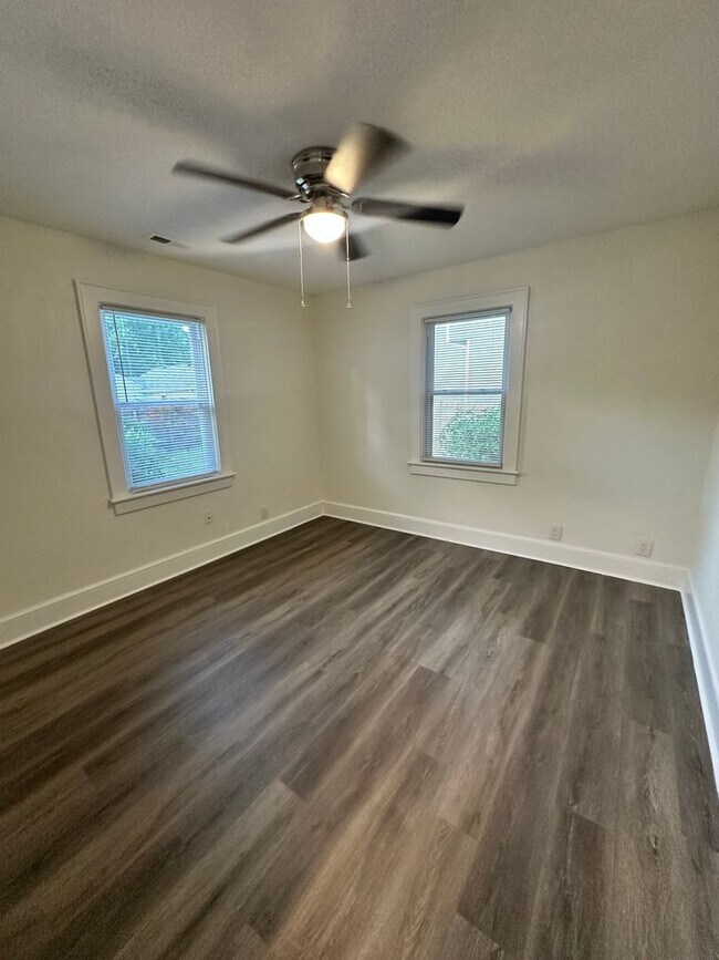 Building Photo - House for Rent!