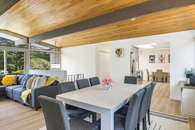 Building Photo - 12527 SE 52nd St