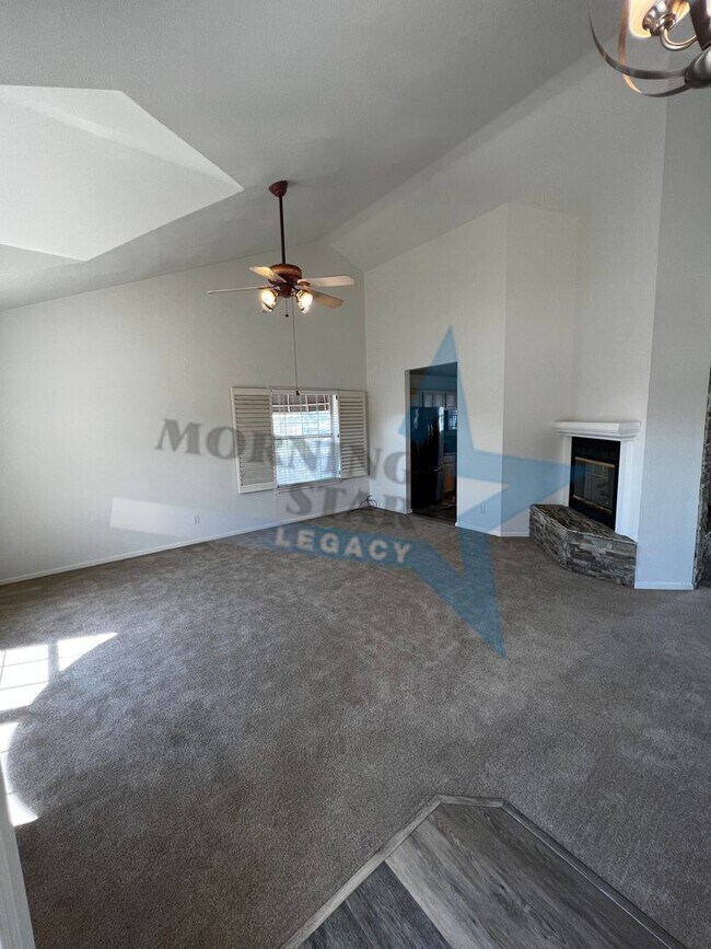 Building Photo - 703 City View Dr