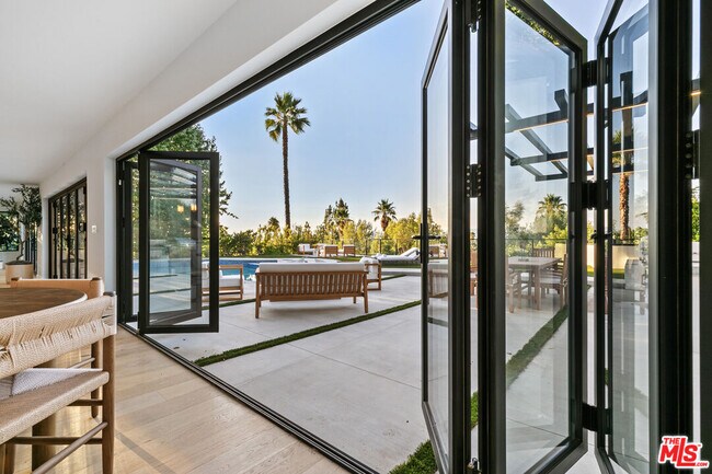 Building Photo - 18101 Green Meadow Dr