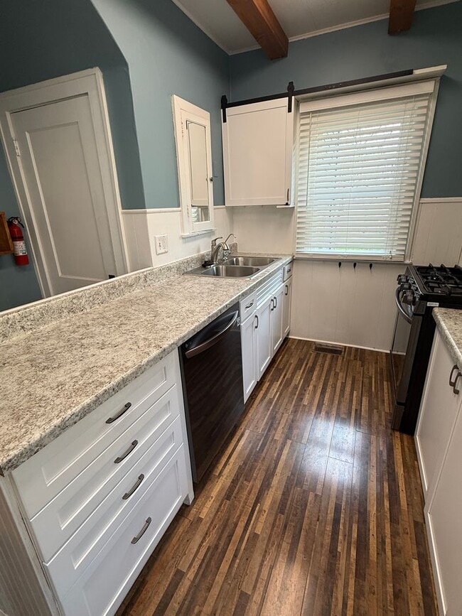 Building Photo - For Rent: Spacious 4-Bedroom Home in Moline, IL – $1,750/month