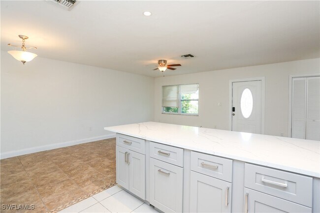 Building Photo - 861 San Remo Ave