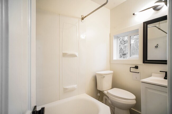 Building Photo - 135NE