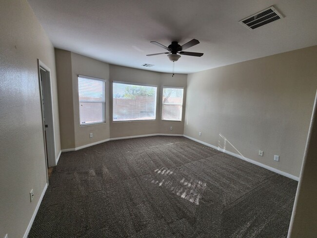 Building Photo - Spacious 3Bed/2Bath/2Car home nestled in the desirable Anthem Highlands Community- $500 Off Move ...